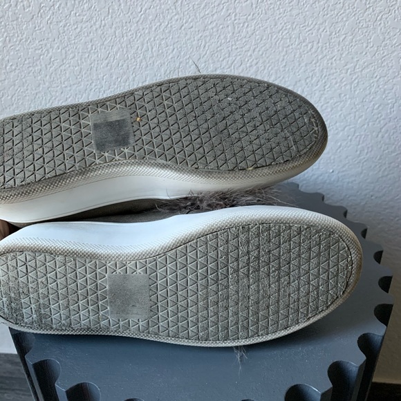 $29🔥Grey sneakers with fur size 8US - Picture 5 of 5